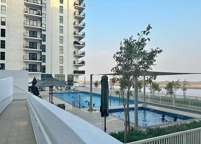Romantic Studio In Yas Canal View