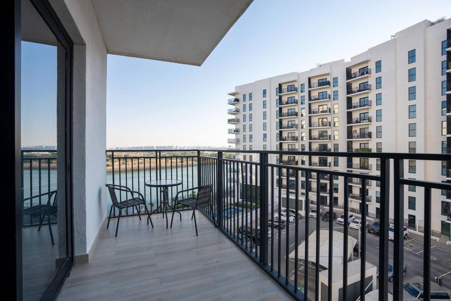 Appartement Romantic In Yas Canal View